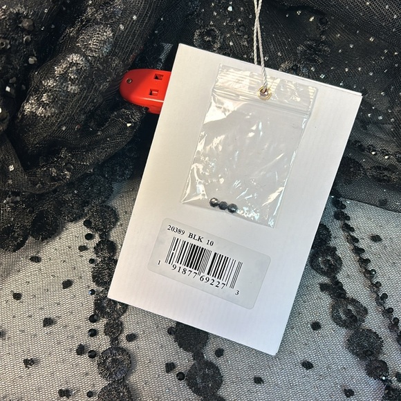 Mac Duggal 20389 Embellished One Shoulder Feather A-Line Gown Size 10 NWT - Picture 4 of 5